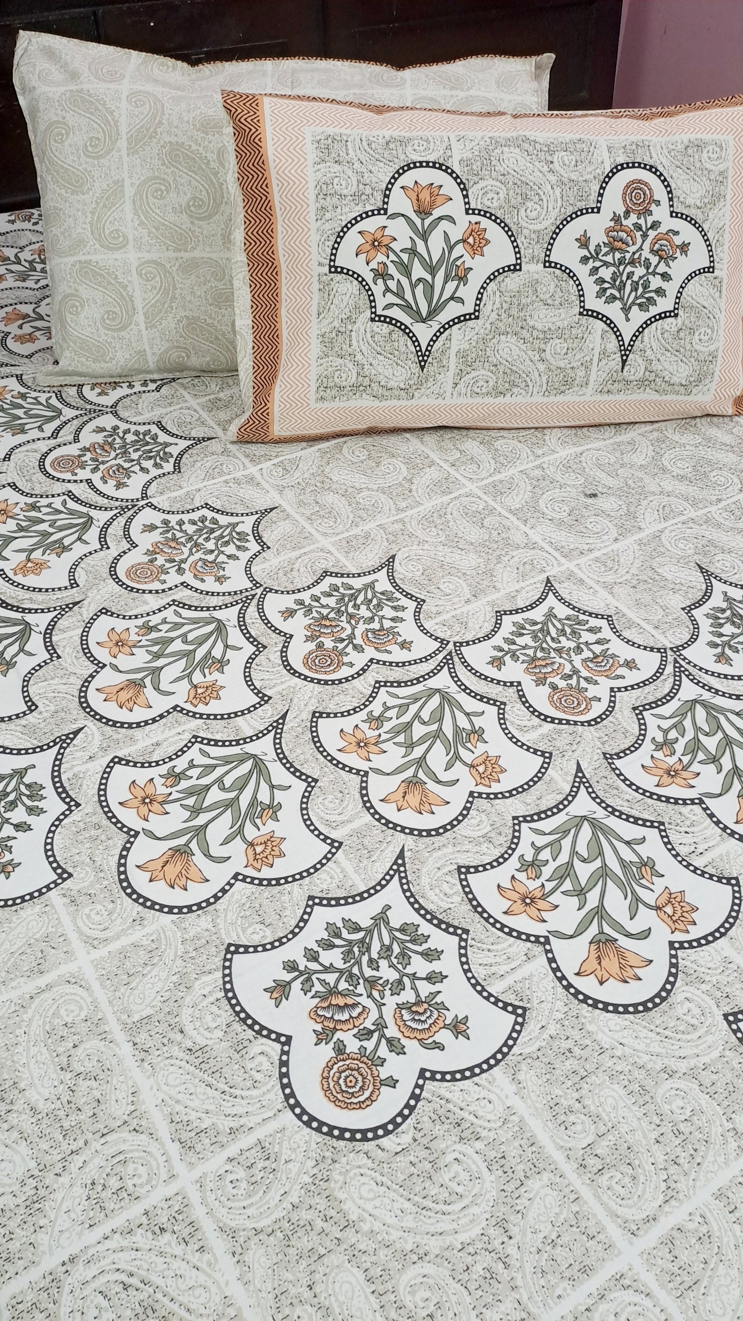 Nargis Pure Cotton Double Bedsheet - Centre design Brown