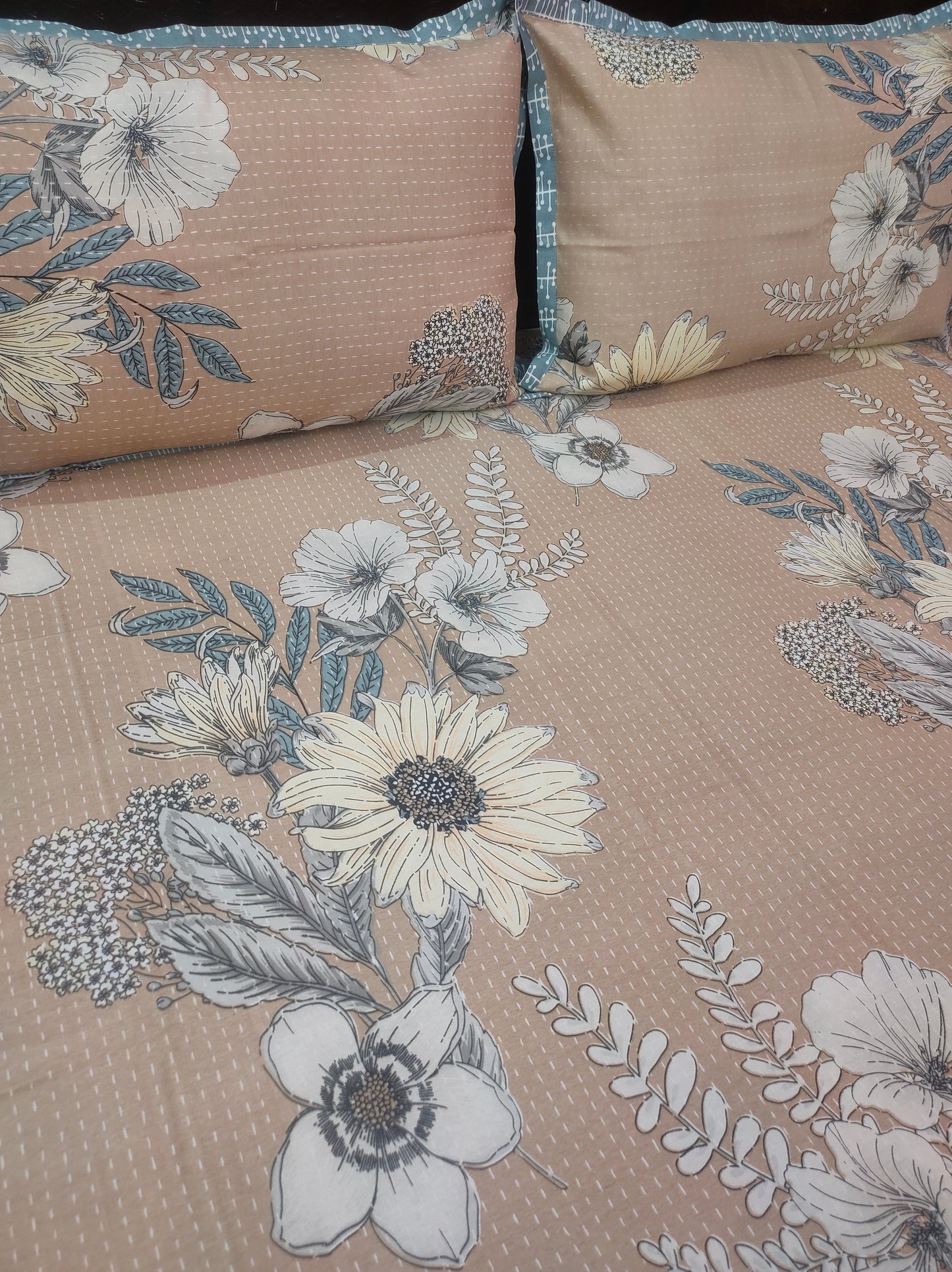 Rich Look Kantha Print Pure Cotton Double Bedsheet - Ivory