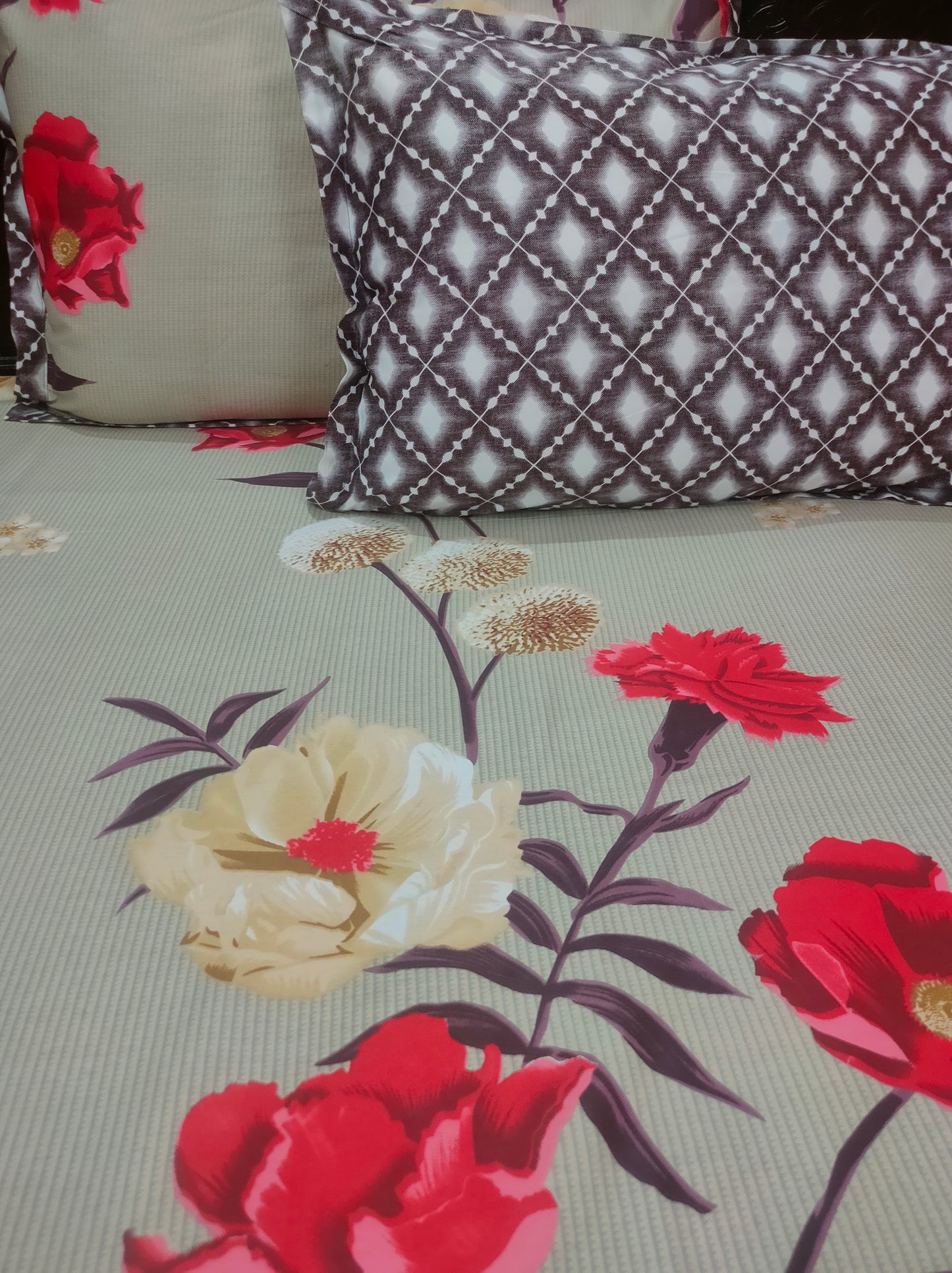 Rich look Floral Cotton Double Bedsheet - Off White