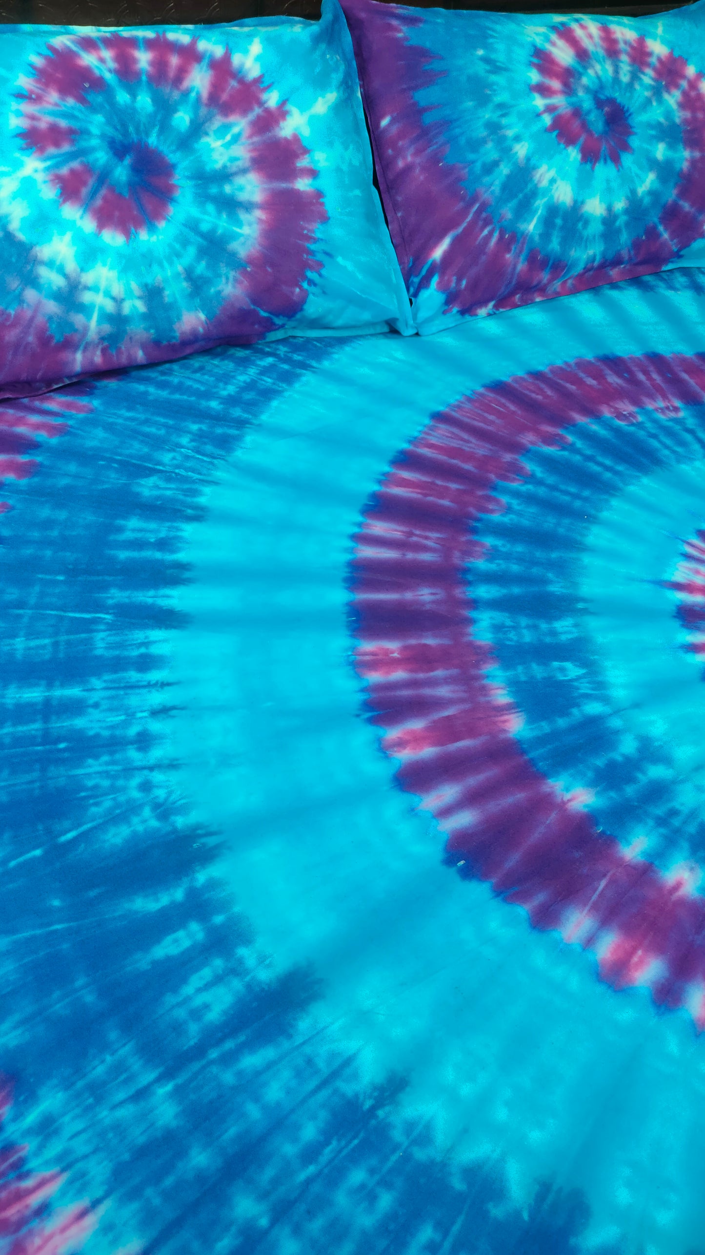 Rangrez Pure Cotton Tie and Dye Double Bedsheet- Swirl - Purple