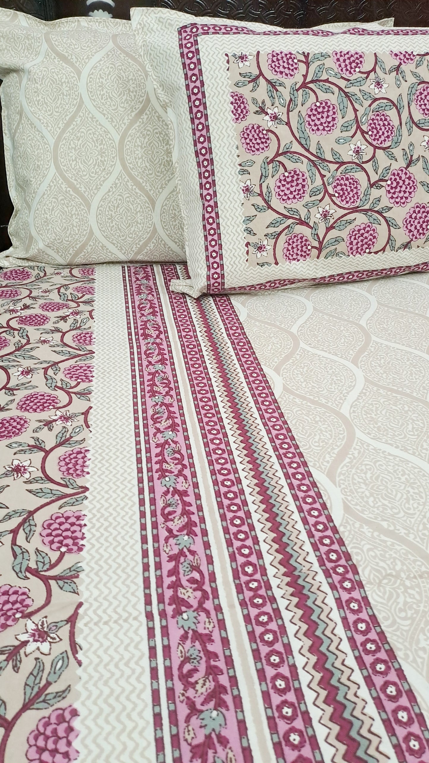 Gul Bagh Wavy Pure Cotton Double Bedsheet - Beige