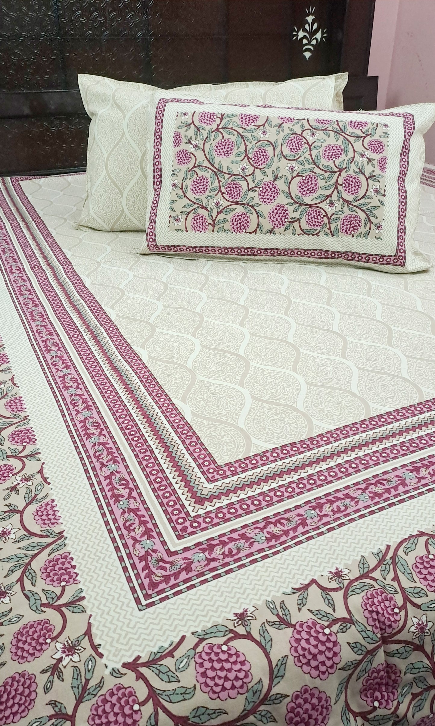 Gul Bagh Wavy Pure Cotton Double Bedsheet - Beige