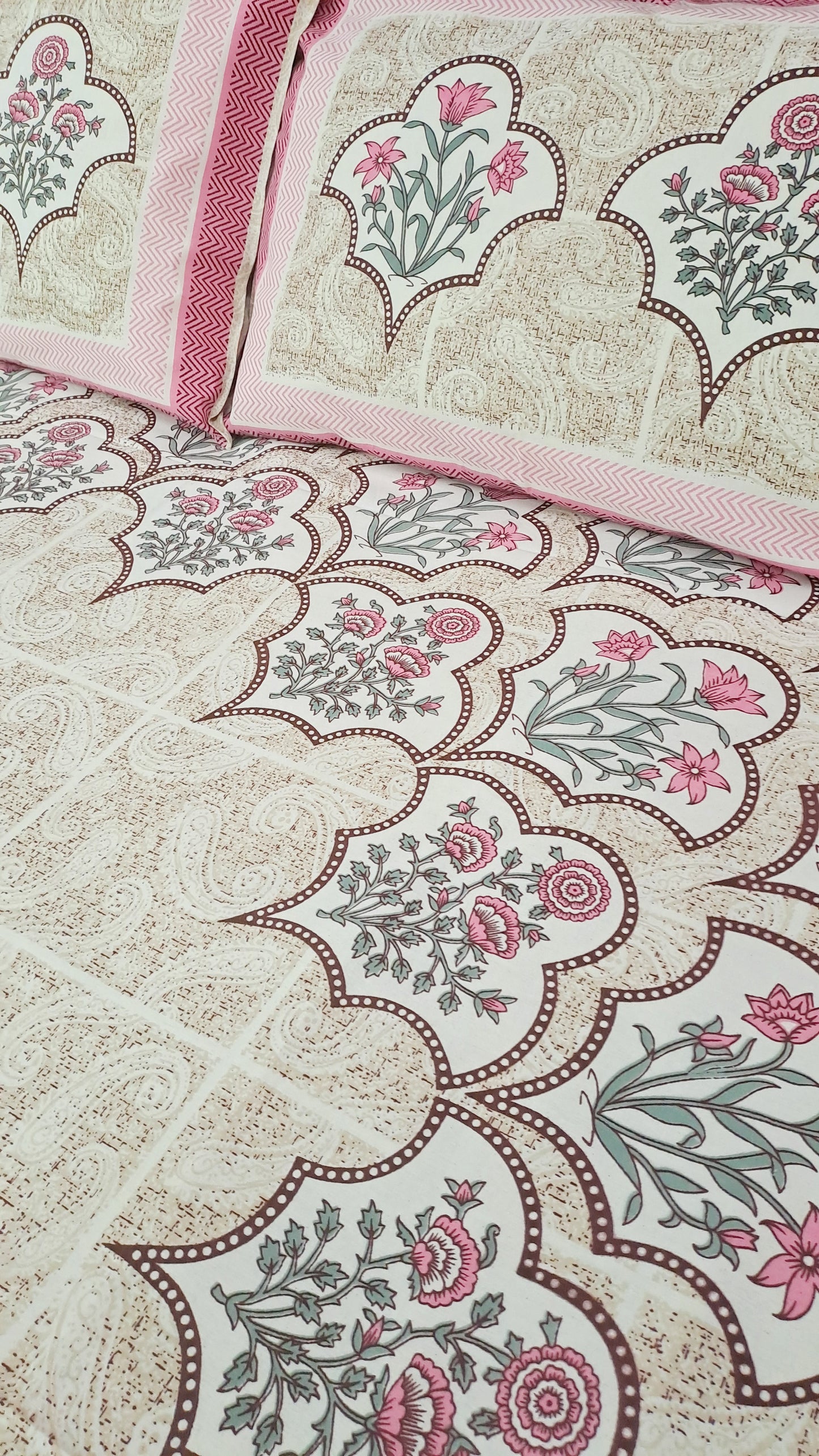 Nargis Puree Cotton Double Bedsheet - Centre design Pink