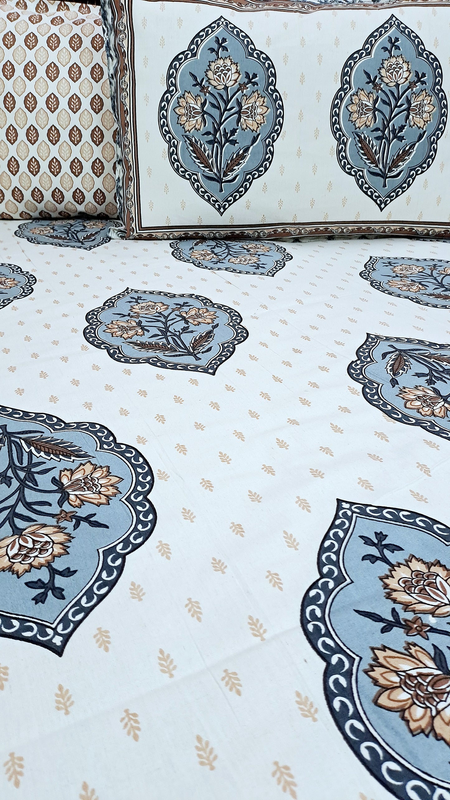 Gulabi Nagri Bootaa Pure Cotton Double Bedsheet - Blue
