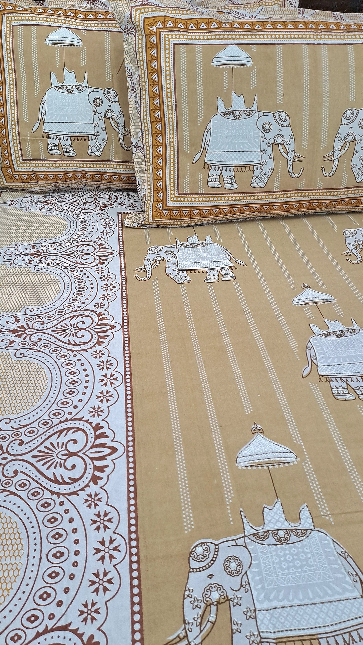 Gulabi Nagri Haathi Pure Cotton Double Bedsheet - Yellow