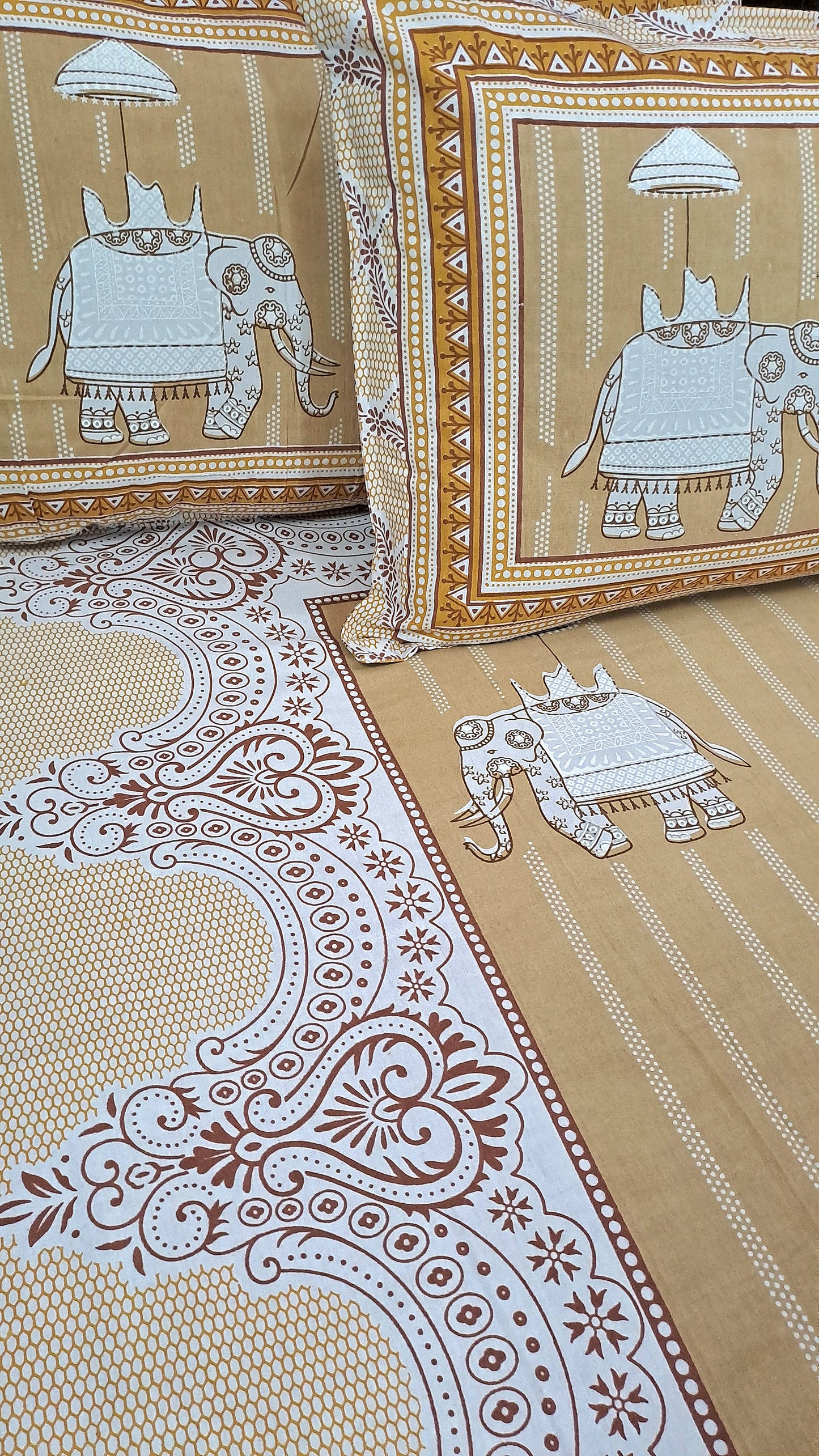 Gulabi Nagri Haathi Pure Cotton Double Bedsheet - Yellow